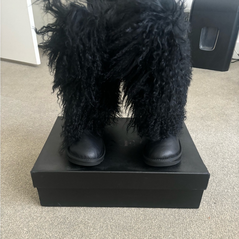 Luxe Australia Boots in size 6